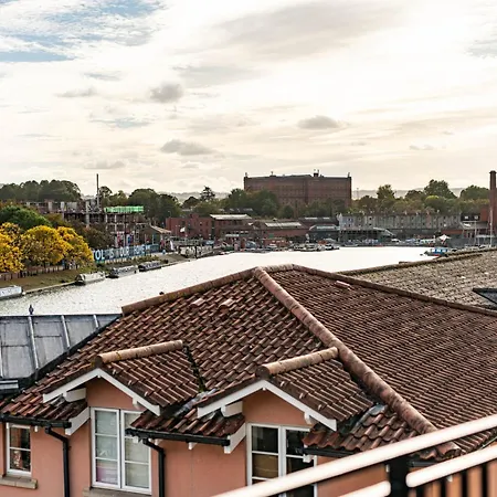 New-stunning 4bed 3bath Flat-harbourside Views-by Fabaccommodation Apartment *