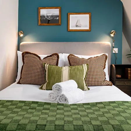 New-stunning 4bed 3bath Flat-harbourside Views-by Fabaccommodation Bristol